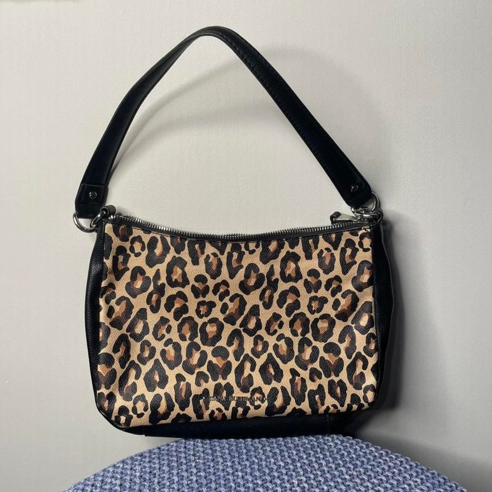Leopard print shoulder bag with black trim